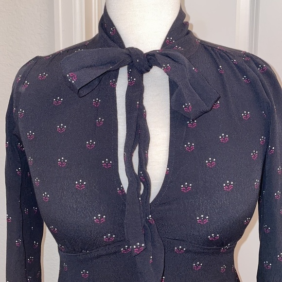 003: EXPRESS v-neck keyhole cutout long sleeve mini dress is women's size XS - Picture 8 of 11